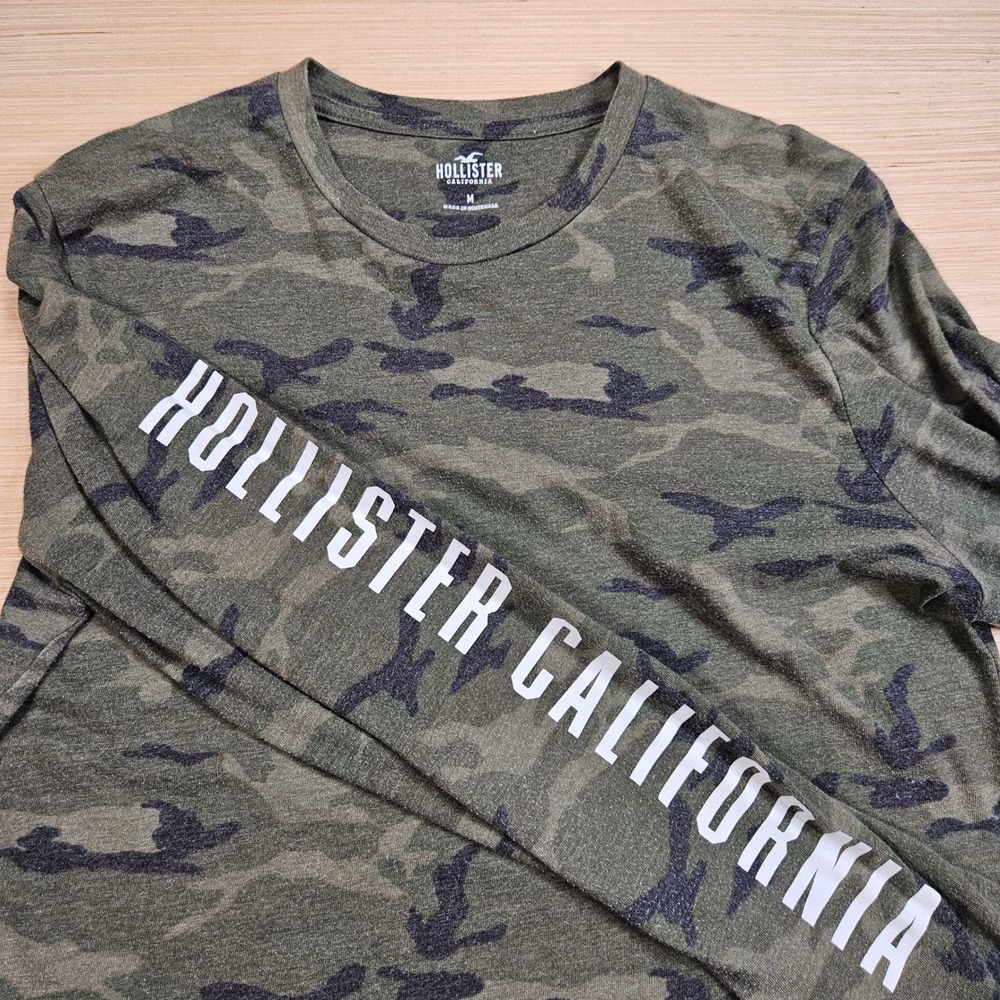 Hollister T-Shirt Mens‎ M Green Camo Long Sleeve Graphic Sleeve Logo Crew Neck